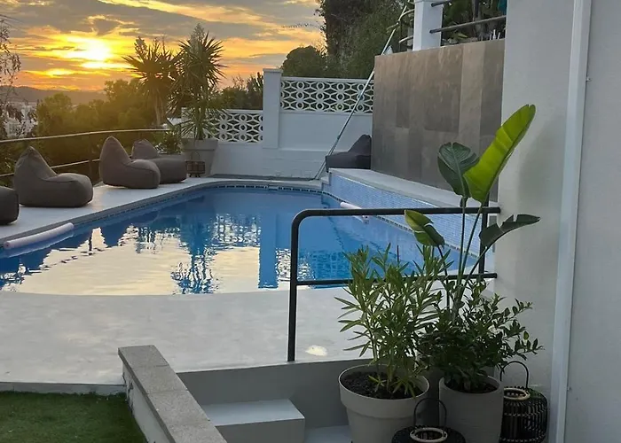 מלון Bluehill סיטגס